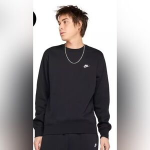 Nike
Men's Pullover Fleece Crewneck Logo Sweatshirt